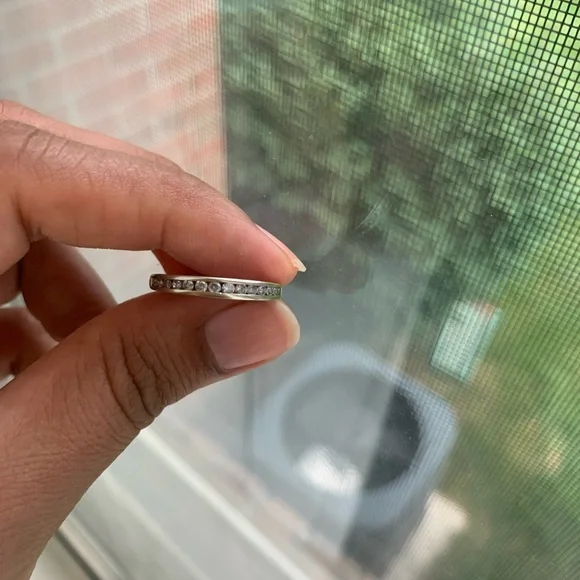 10k White Gold Diamond Band